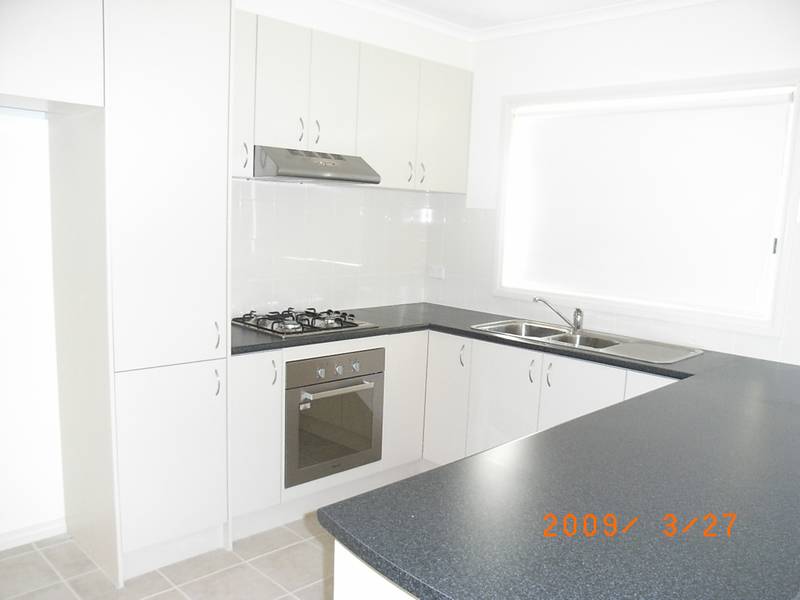 BRAND NEW T/HOUSE Picture 2