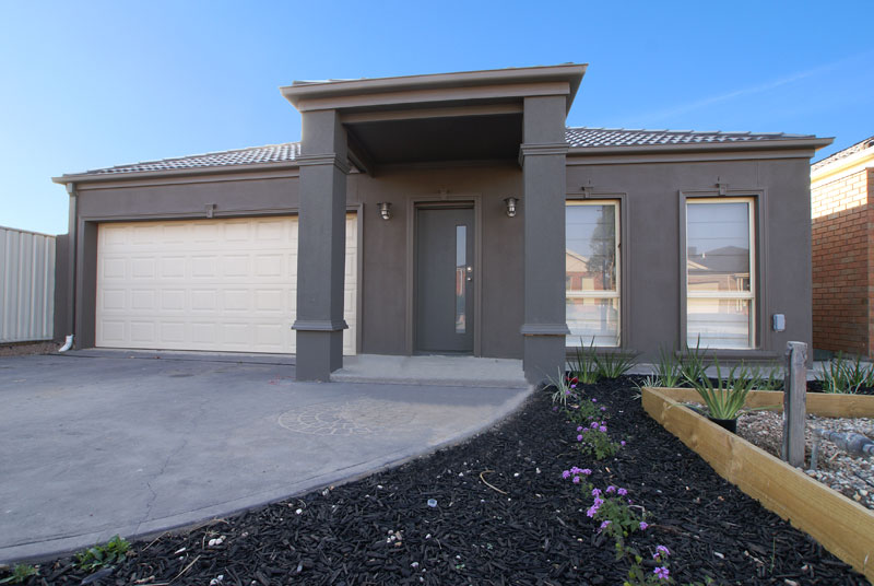 YOUNG AND MODERN Picture 1