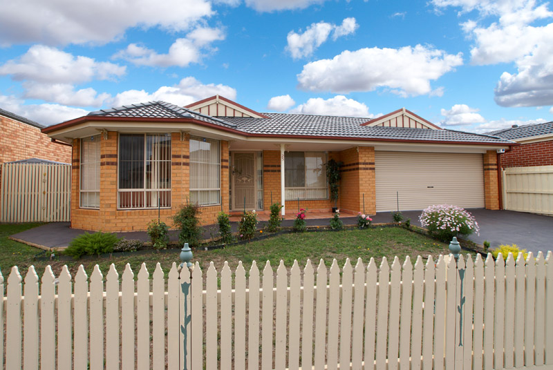 STANDSOUT AND WELCOMING Picture 1