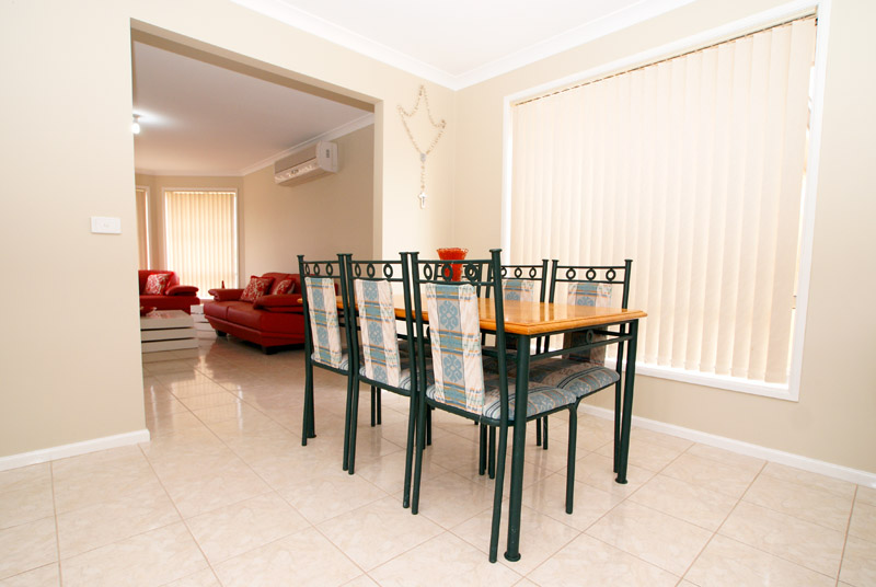 STANDSOUT AND WELCOMING Picture 3