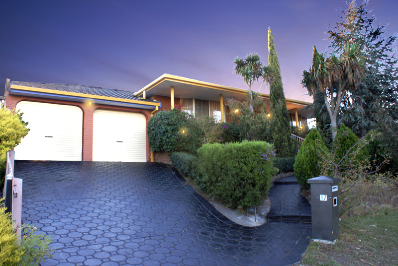 IMMACULATE CONDITION WITH SPACE Picture 1