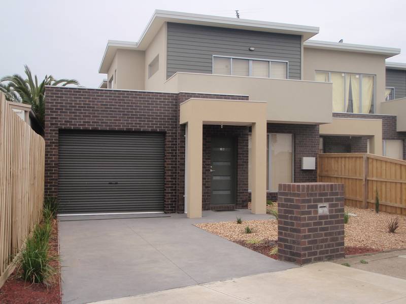 STUNNING TWO BEDROOM Picture 1