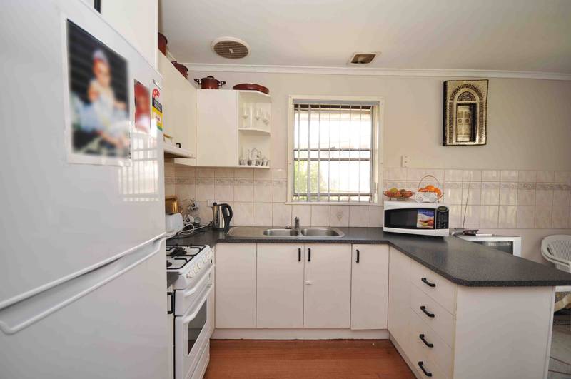 CORNER THE MARKET Picture 3