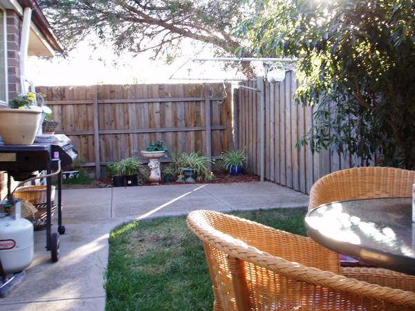 EASY LIVING Picture 2