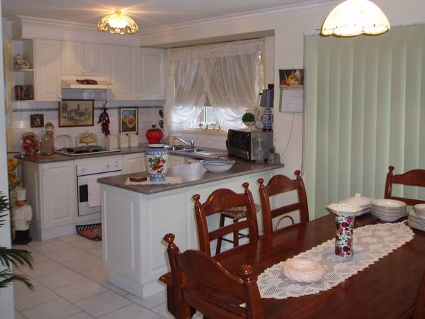 EASY LIVING Picture 3