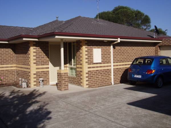 EASY LIVING Picture 1