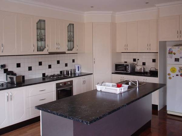 STYLISH FAMILY LIVING Picture 2