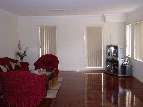 STYLISH FAMILY LIVING Picture 3