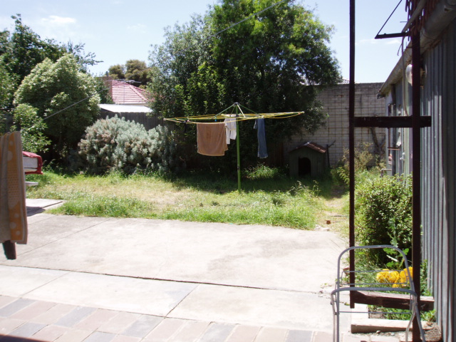 ALL IN WALKING DISTANCE Picture 3