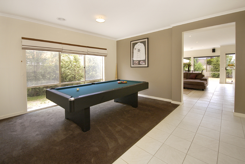 BOLD AND CLASSY Picture