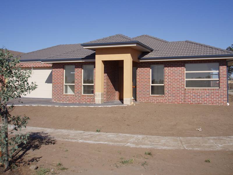 BRAND NEW HOME, EXCELLENT LOCATION Picture 1