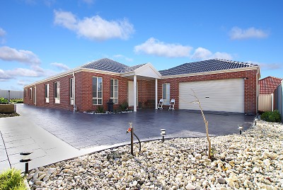 Modern Spacious Living. Picture