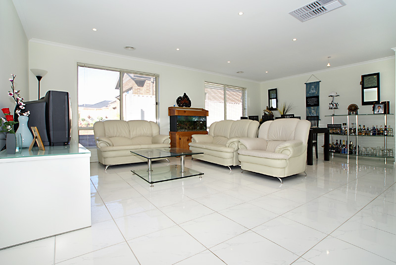 Modern Spacious Living. Picture 2