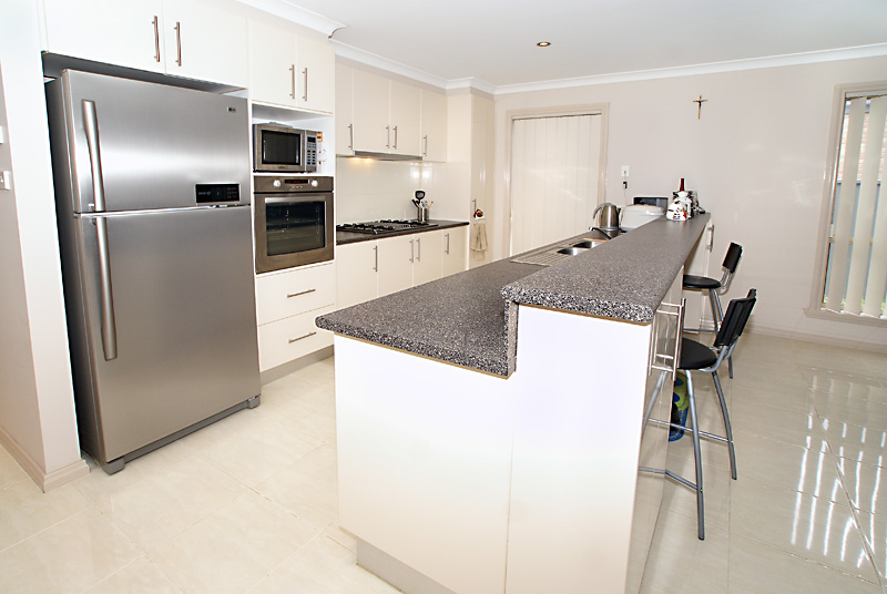 Modern Living and Great Location. Picture 3