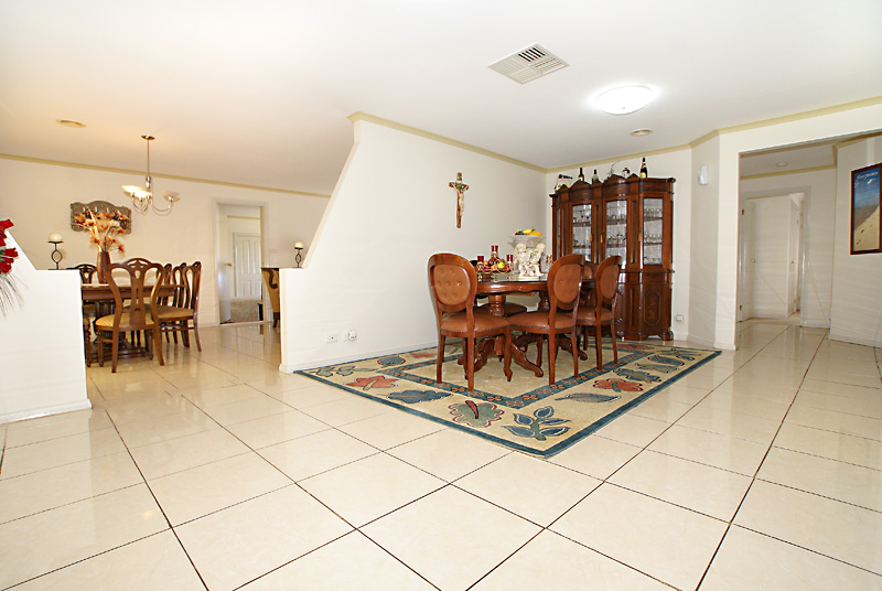 We found it 5 bedrooms. Picture 3