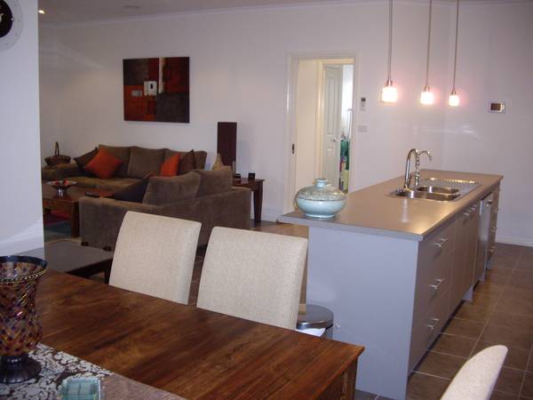 A CONTEMPORARY RESIDENCE IN A PRIME LOCATION Picture