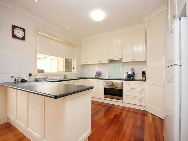 CONTEMPORARY LIVING AT IT'S BEST Picture 3