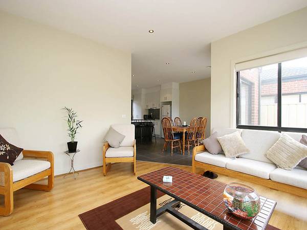 EASY COMTEMPORARY LIVING Picture 2