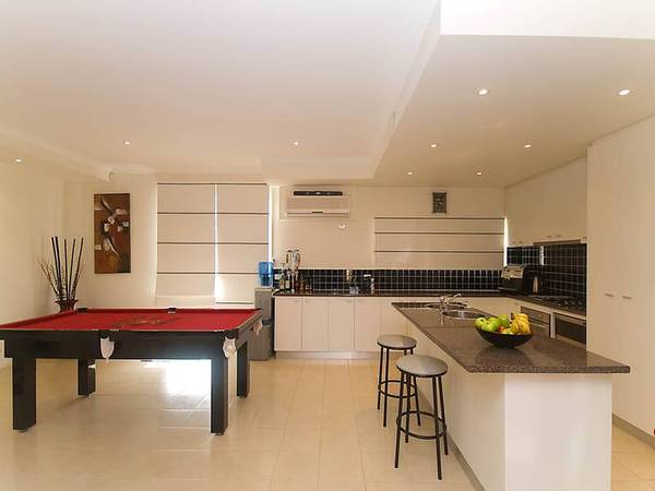 STYLE AND FLAIR! Picture 3