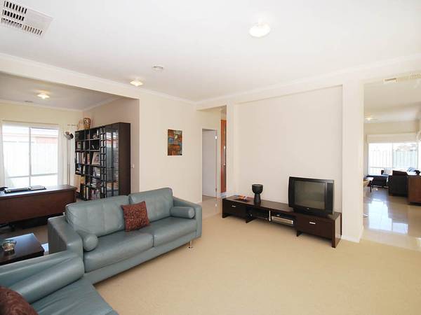 ULTRA MODERN FAMILY HOME Picture 2