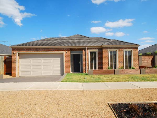 ULTRA MODERN FAMILY HOME Picture 1