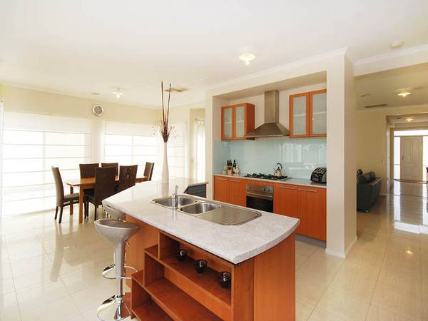 ULTRA MODERN FAMILY HOME Picture 3