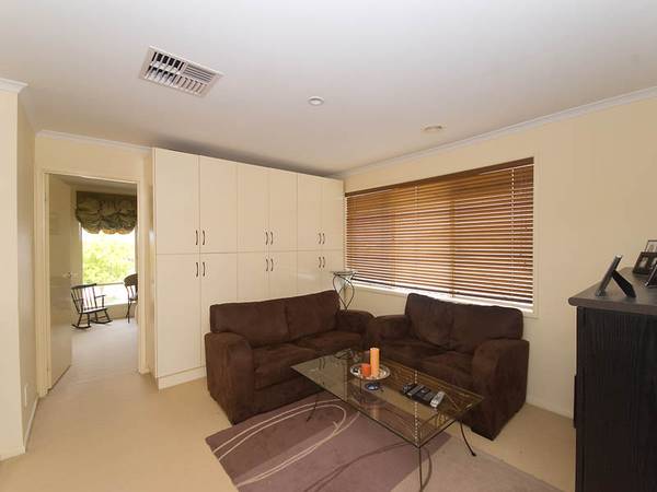 SUPERB FAMILY LIVING WITH 3 LIVING AREAS & CITY VIEWS Picture 2