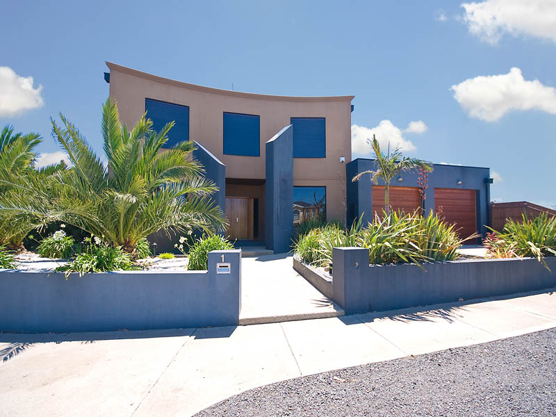 AN ABSOLUTE MASTERPEICE Picture 1