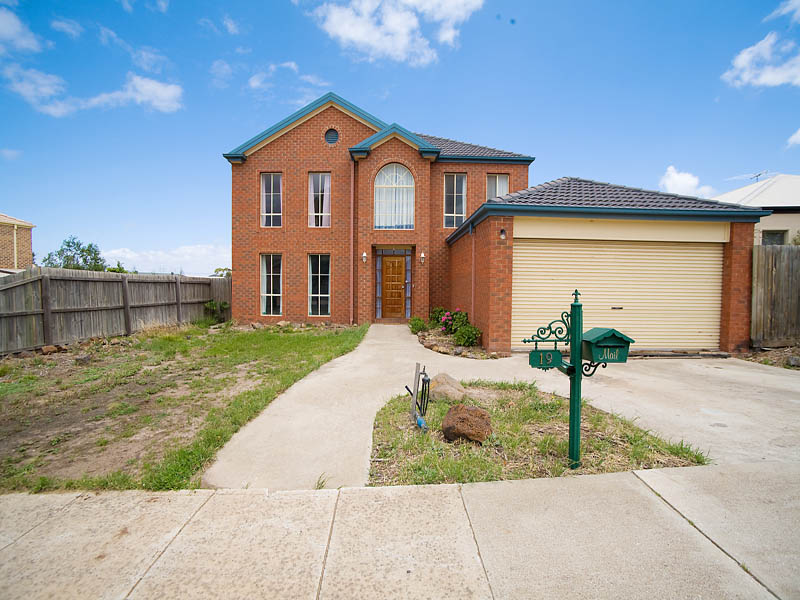 IDEAL FAMILY HOME! Picture 1