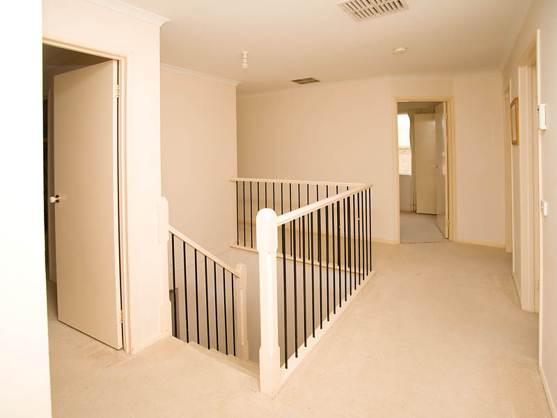 IDEAL FAMILY HOME! Picture 3