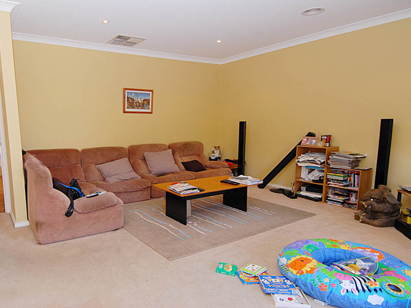 GREAT HOME! GREAT LOCATION! Picture 3