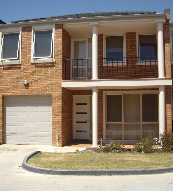 IDEALLY LOCATED Picture 1