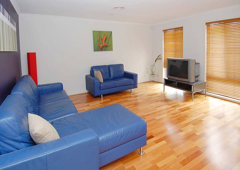 A PERFECT ENTERTAINER... Picture 3