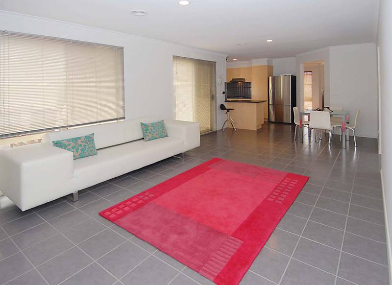 A PERFECT ENTERTAINER... Picture 2