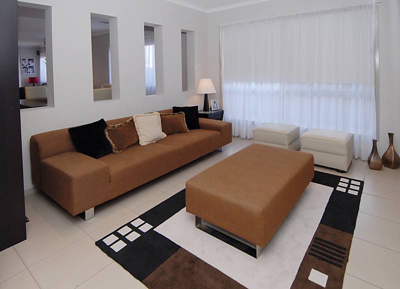 A LAVISH LIFESTYLE Picture 2