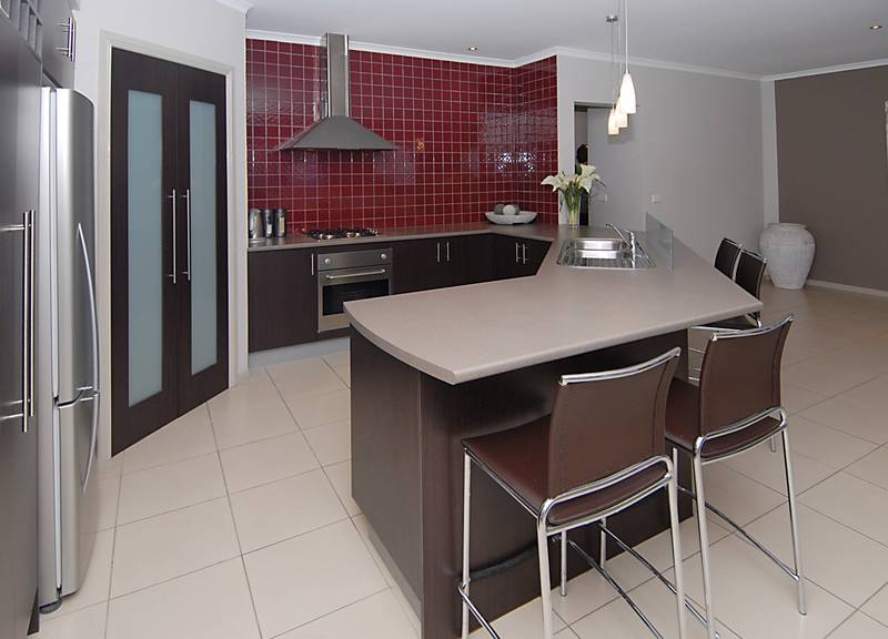 A LAVISH LIFESTYLE Picture 3