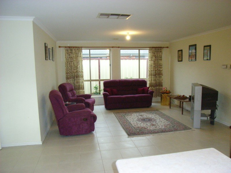 IMMACULATE HOME LOADED WITH APPEAL Picture 3