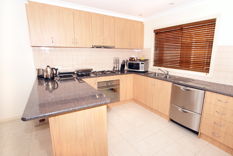 EASY LOW MAINTENANCE LIVING Picture 2