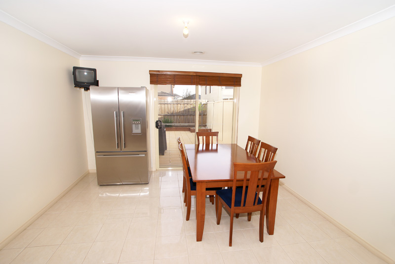 EASY LOW MAINTENANCE LIVING Picture 3