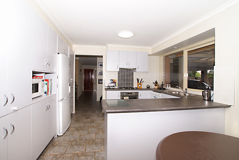 MOVE STRAIGHT IN AND ENJOY... Picture 2