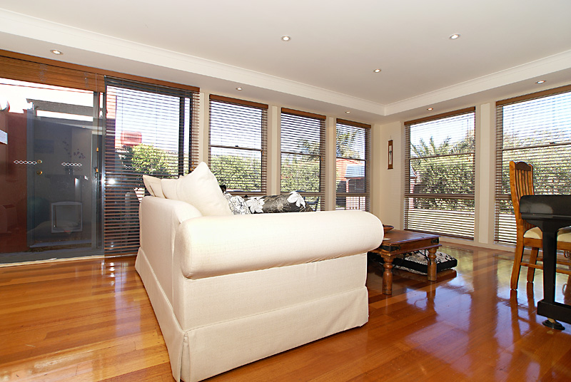 CONVENIENT FAMILY LIVING Picture 2