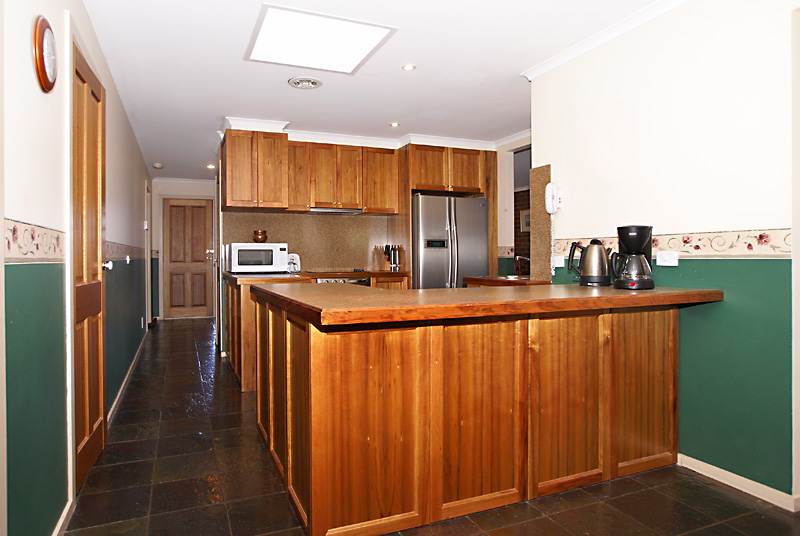 CONVENIENT FAMILY LIVING Picture 3