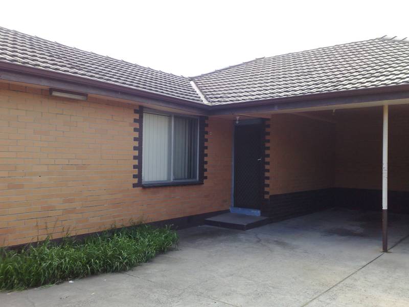 GREAT LOCATION! Picture 1