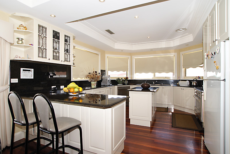 A MASTER BUILT HOME OF GRAND PROPORTIONS Picture 2