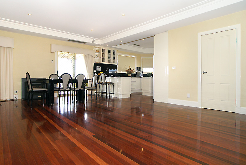 A MASTER BUILT HOME OF GRAND PROPORTIONS Picture 3