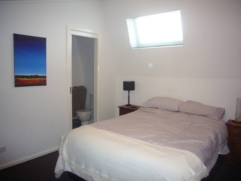 UNIQUE BEAUTY Picture