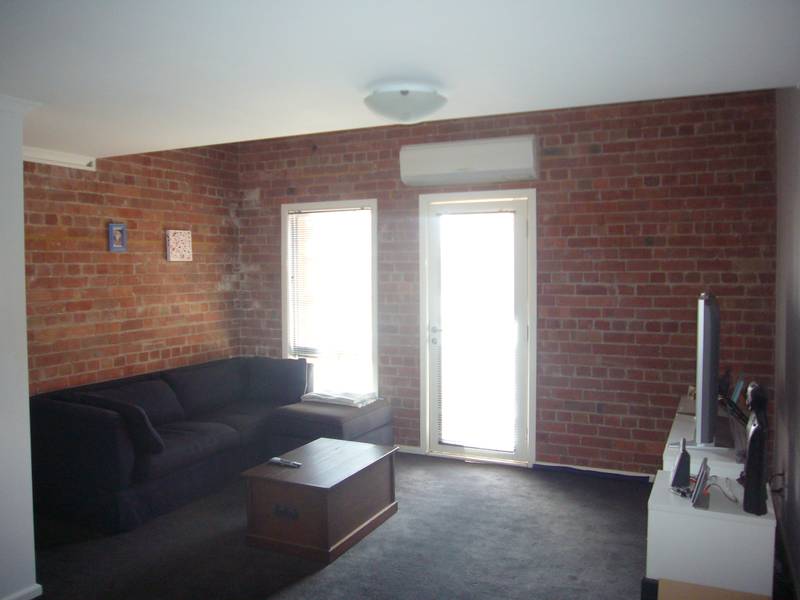 UNIQUE BEAUTY Picture