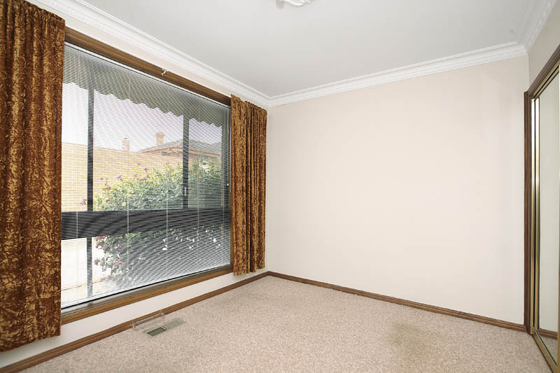 EASY LIVING IN POPULAR BRUNSWICK WEST Picture 2