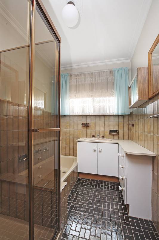 EASY LIVING IN POPULAR BRUNSWICK WEST Picture 3