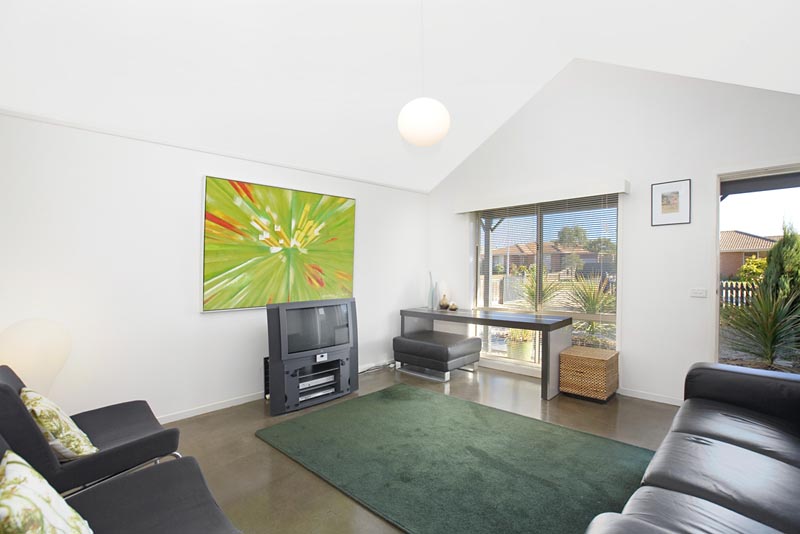 Immaculaley kept modern home offering the ultimate in comfort & style Picture Immaculaley kept modern home offering the ultimate in comfort & style Picture